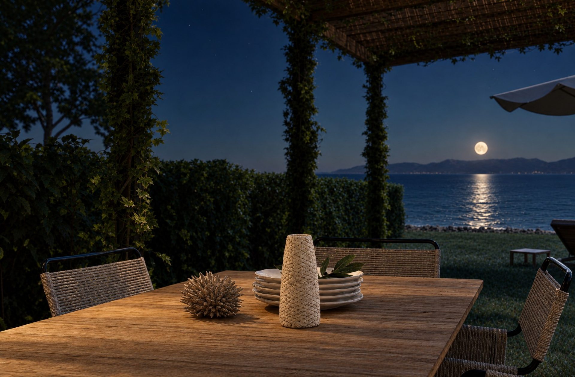 Kerdilia Residence - Moonrise over the gulf